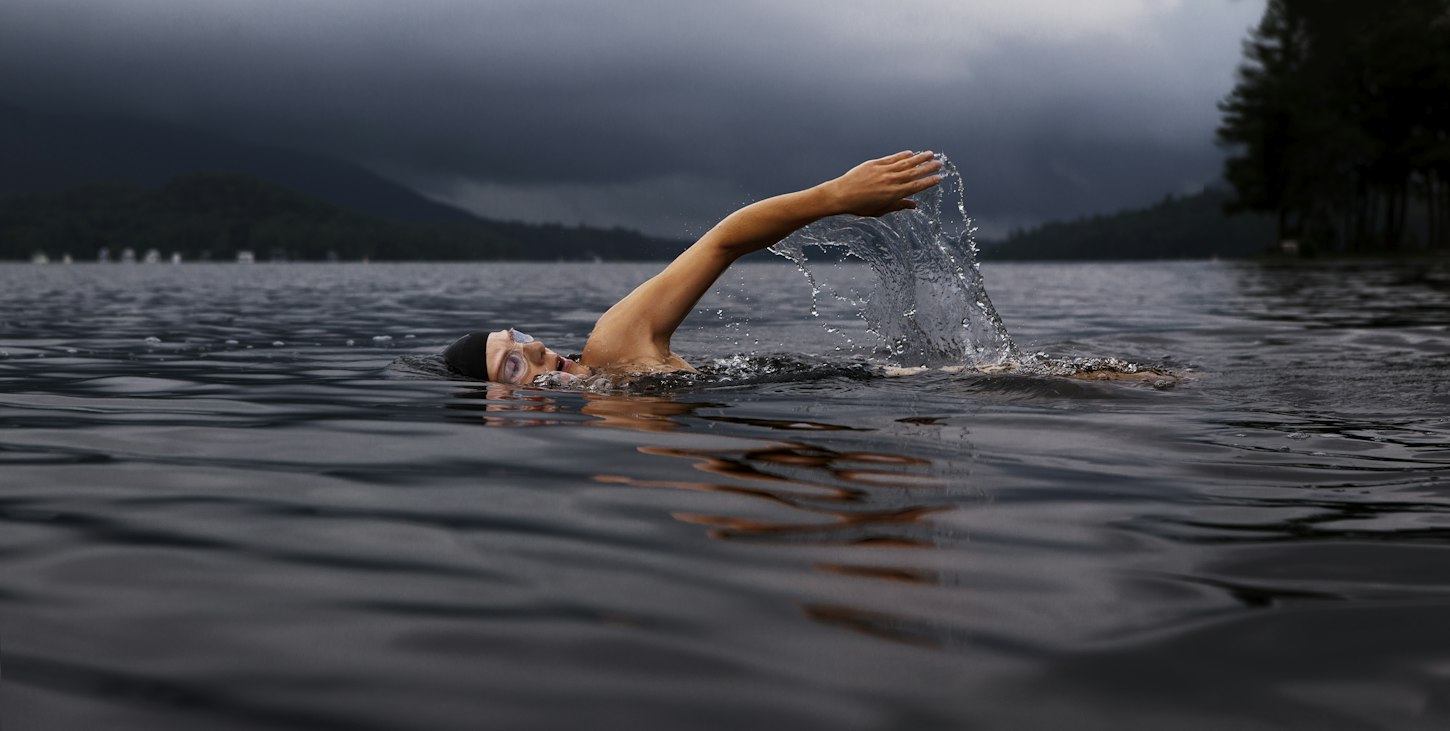 Nager en eau libre : techniques et conseils pour le triathlon